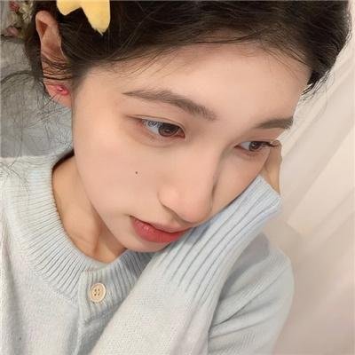 戴脚镣的女孩